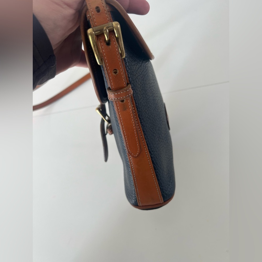 Dooney & Bourke 1980's Field Bag Navy Blue & Tan Vintage Pebbled Leather Purse - Picture 4 of 16